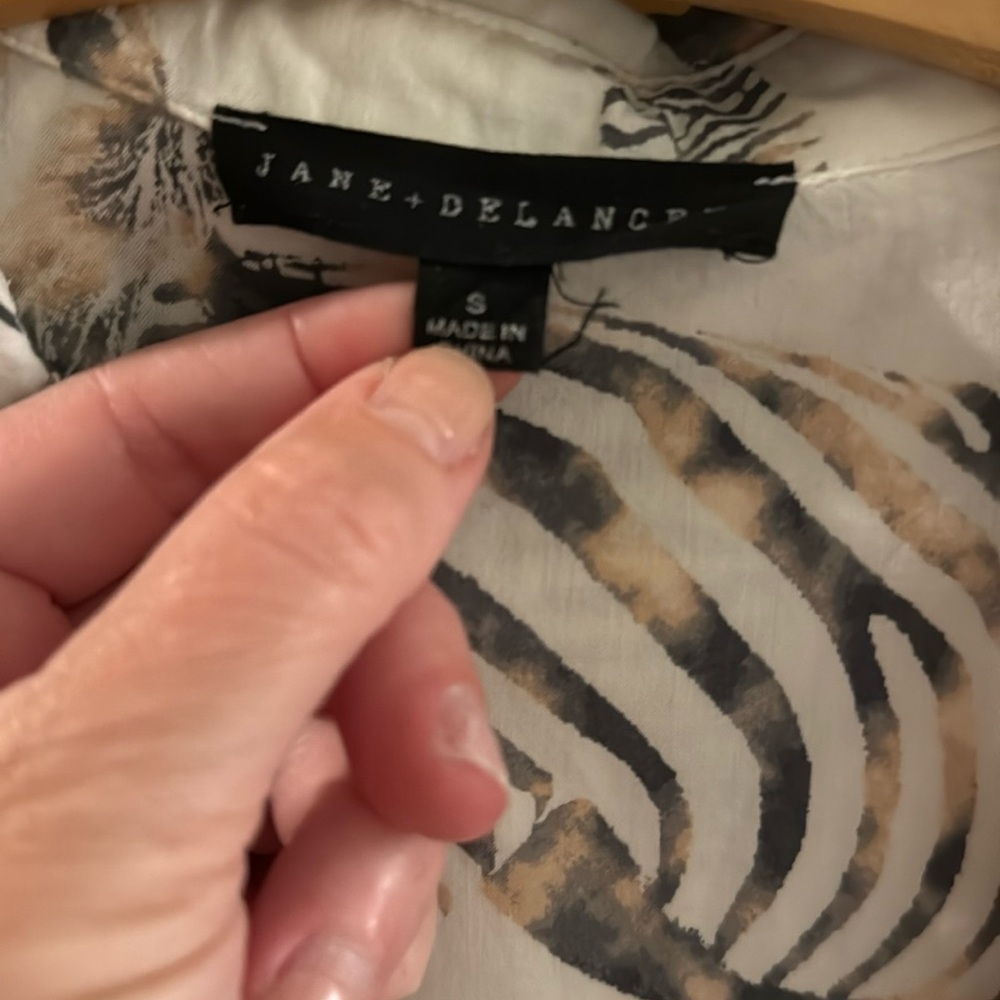 Jane + Delancey Zebra Button Down sz Small - Picture 2 of 2